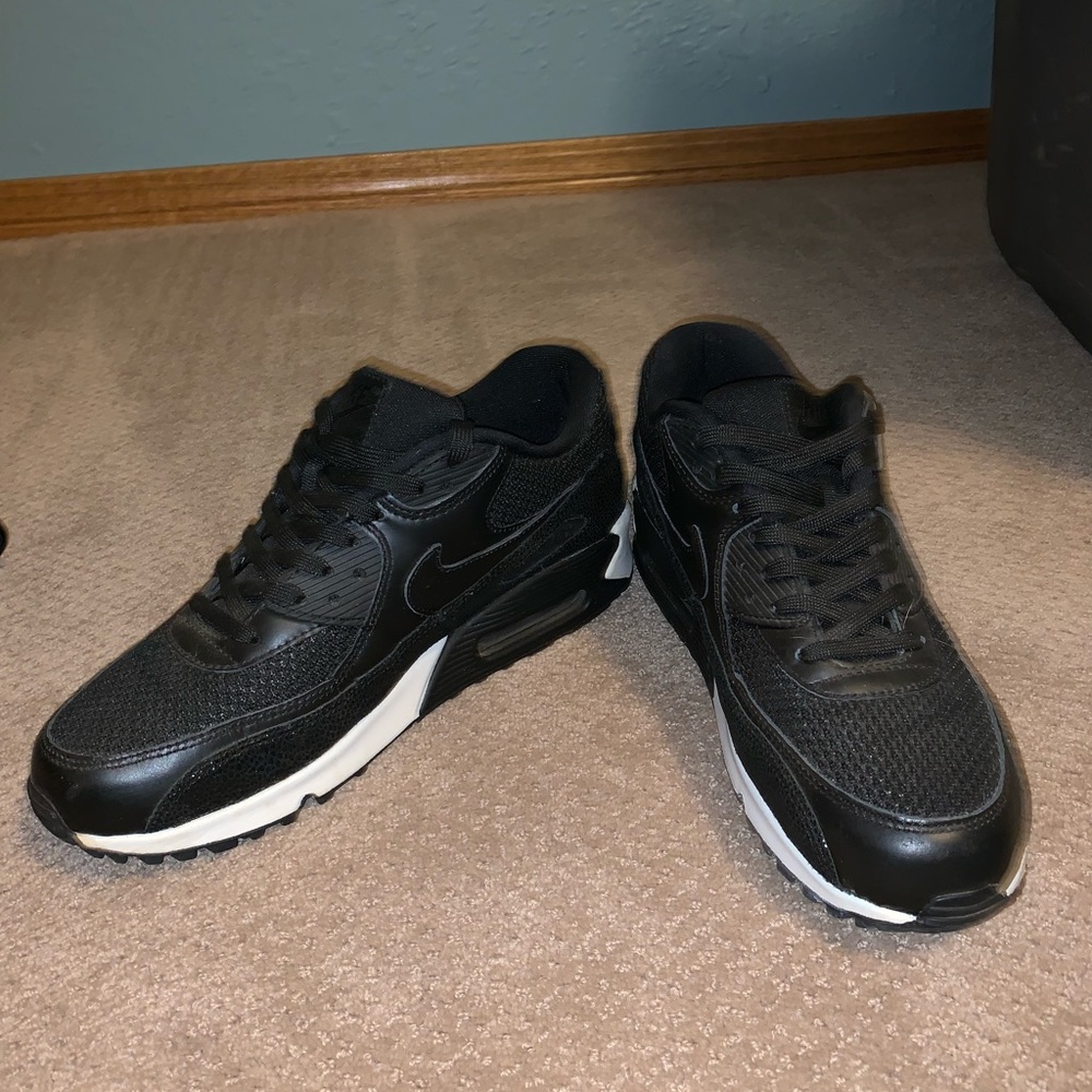 **SOLD A (3-18-19) PURCHASE**Air Maxes